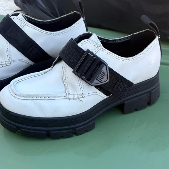 UGG women Ashton White and Black Loafers - Picture 6 of 13